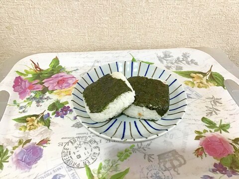 イオンのタッパー90mlで作るおにぎり